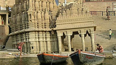 Un 'ghat' sobre el Ganges en Benarés (hoy Varanasi).