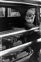 Audrey Hepburn en un descanso del rodaje de Sabrina, de Billy Wilder, en 1954. � Dennis Stock