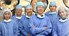 Equipo m�dico del hospital Bumrumgrad en Bangkok.