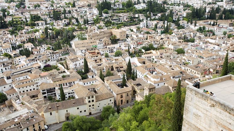 Panor�mica de la ciudad andaluza y del mirador desde la Alcazaba.