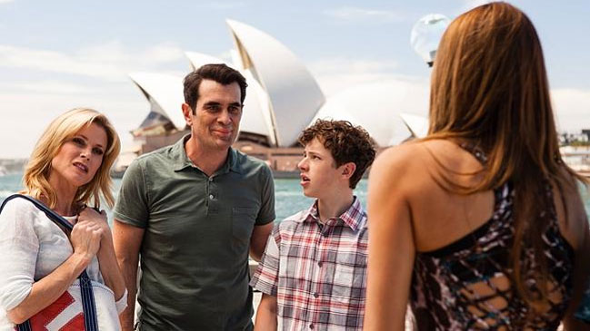 Claire, Phil, Luke y Gloria delante de la Ópera de Sydney.