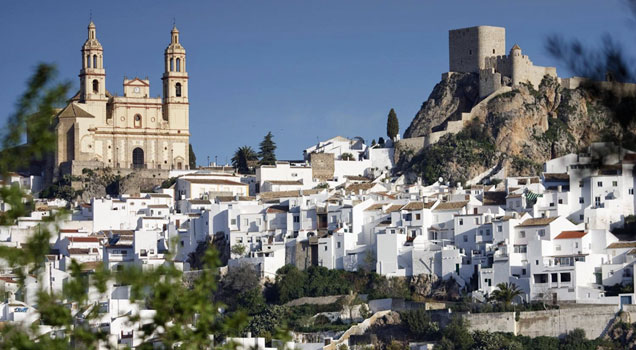La ruta se adentra por algunos de los pueblecitos más bellos del sur, como Olvera, en esta imagen.