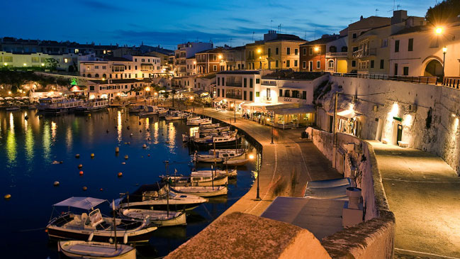 Los pueblos marineros de Menorca también son perfectos para unos días no familiares.