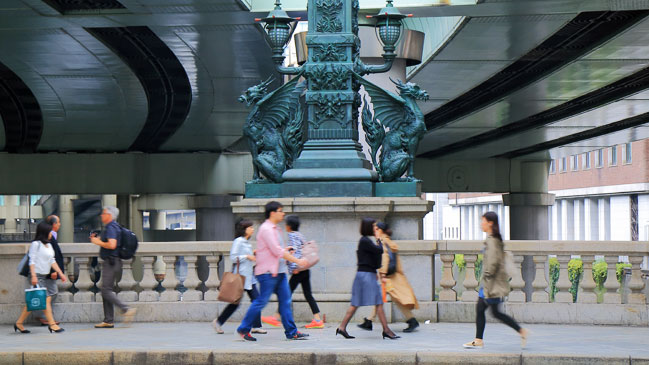 Diferentes instantáneas de restaurantes, vistas, bares, hoteles, tiendas y calles del del barrio de Nihonbashi.